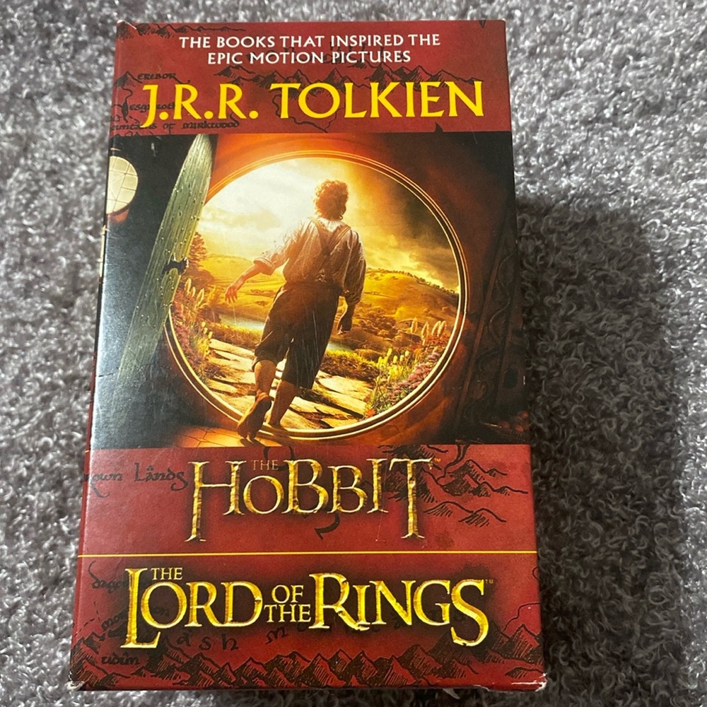 📚 Lord of the Rings/Hobbit 4 Book Set